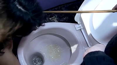 ടോയ്‌ലറ്റിൽ അശ്ലീലം